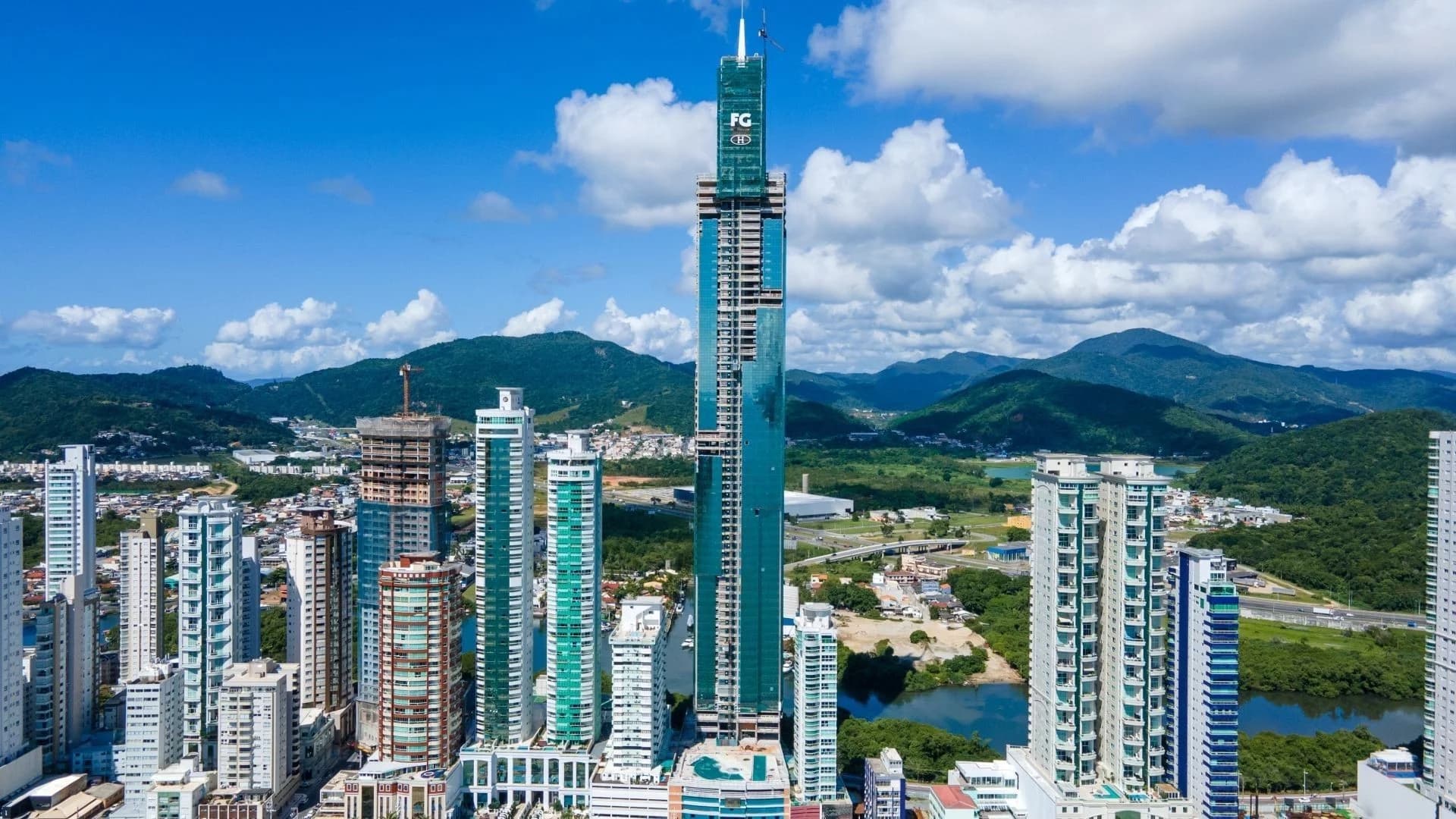 Os Gigantes de Balneário Camboriú: Os Empreendimentos Que Redefinem o Alto Padrão