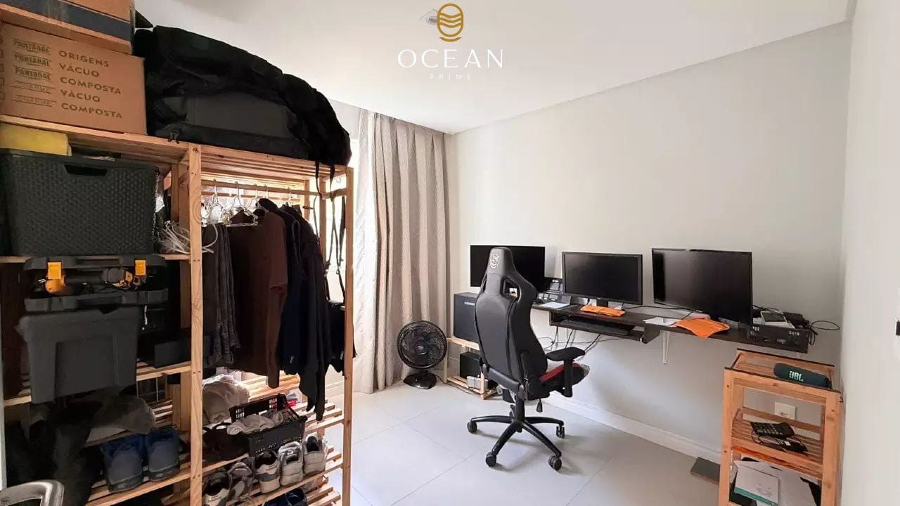Apartamento à venda no Meia Praia: